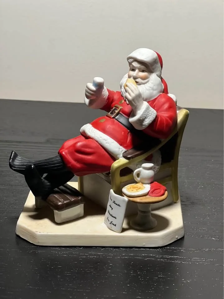 Norman Rockwell "Santa's Snack" Figurine image indicator(3)