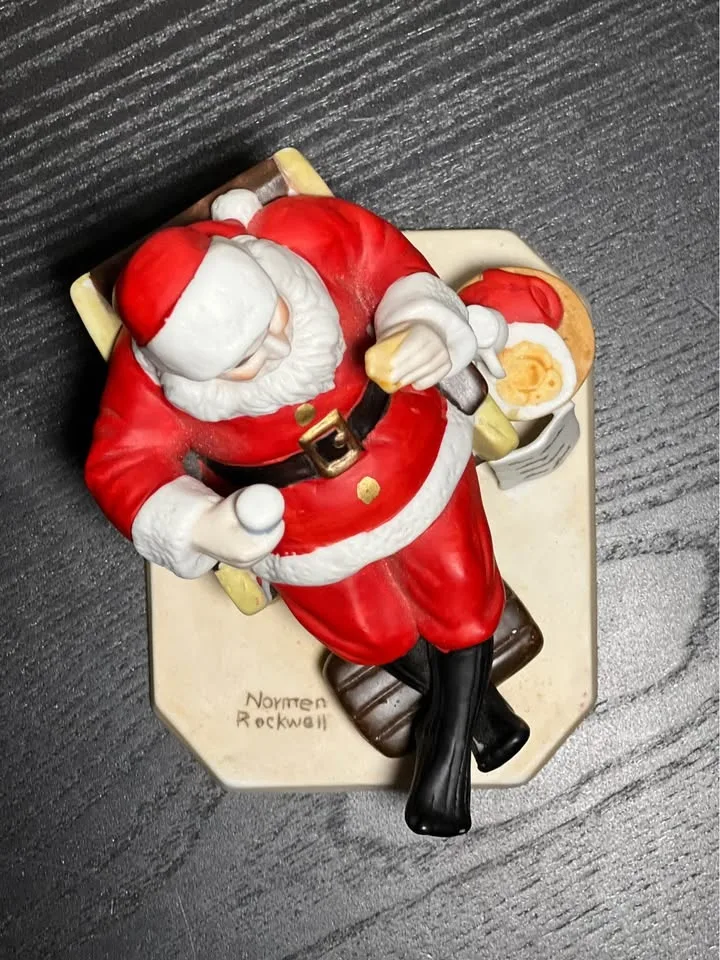 Norman Rockwell "Santa's Snack" Figurine image indicator(7)