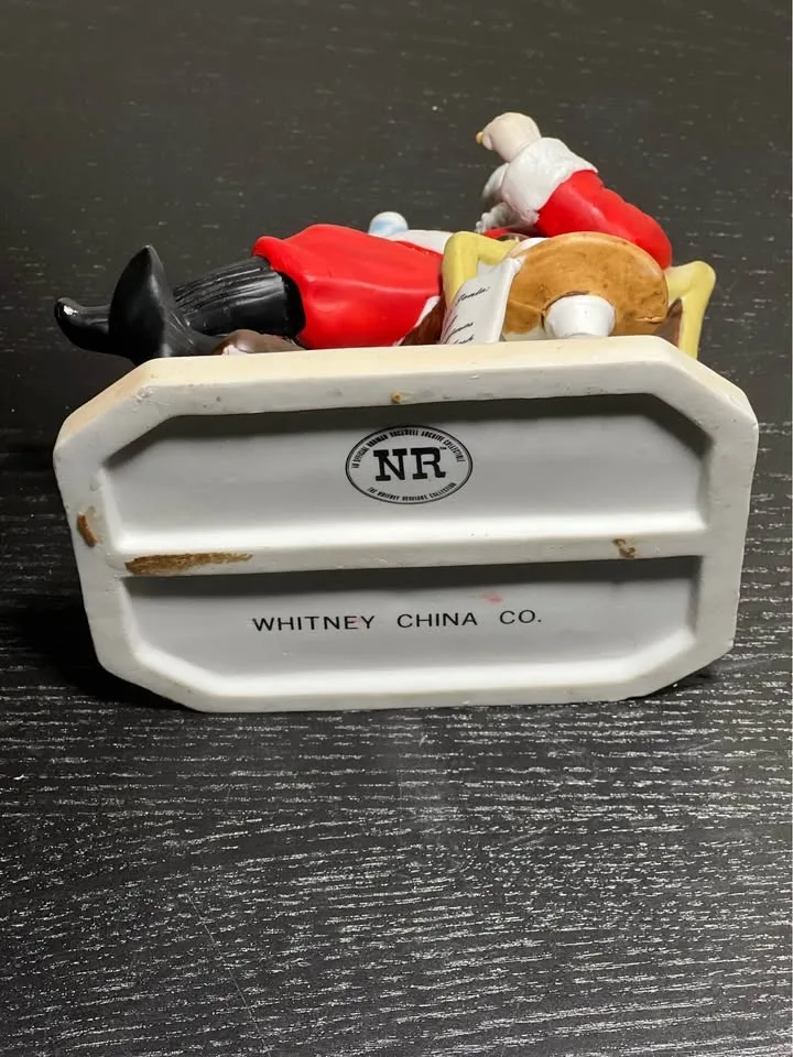 Norman Rockwell "Santa's Snack" Figurine image indicator(8)