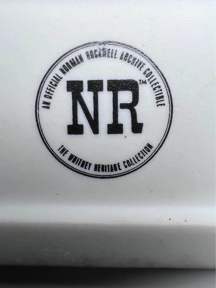 Norman Rockwell "Santa's Snack" Figurine image indicator(9)