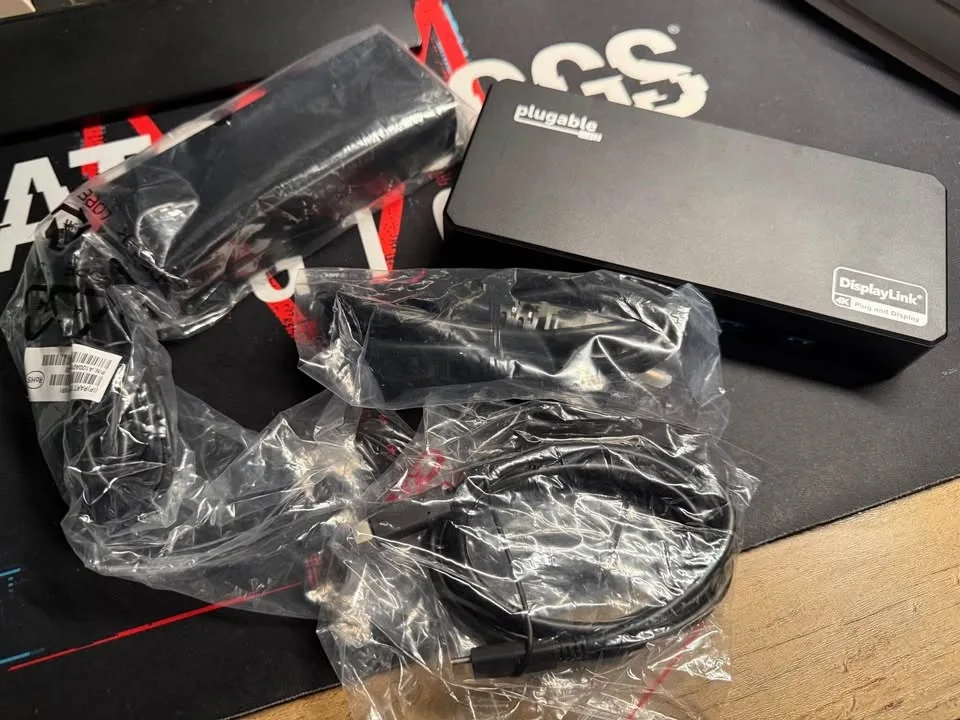 Plugable Triple Display 4K Docking Station image indicator(5)