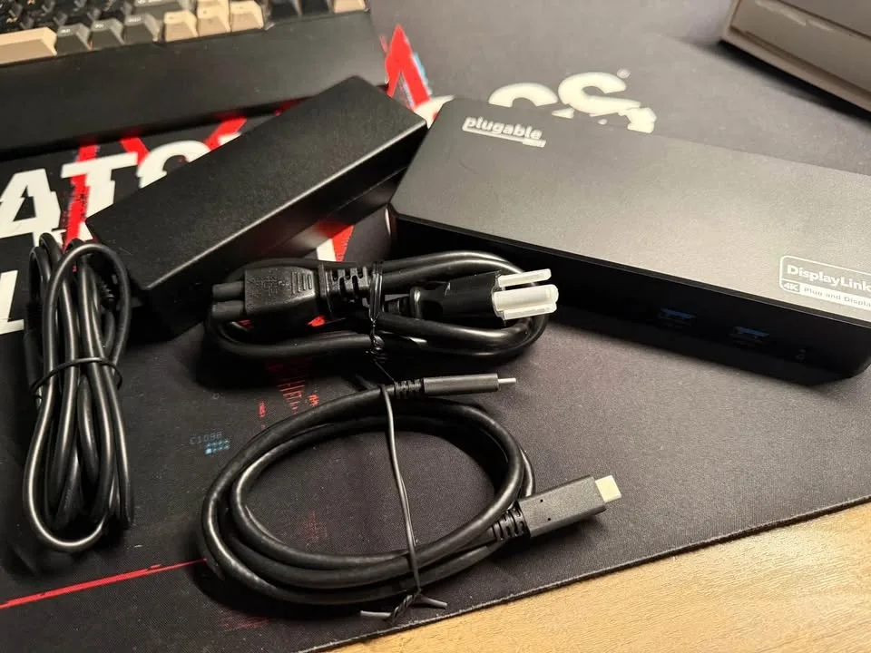 Plugable Triple Display 4K Docking Station image indicator(6)