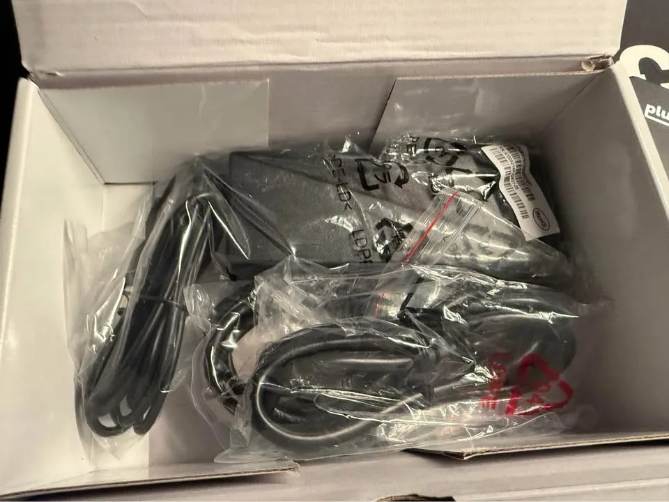 Plugable Triple Display 4K Docking Station image indicator(7)