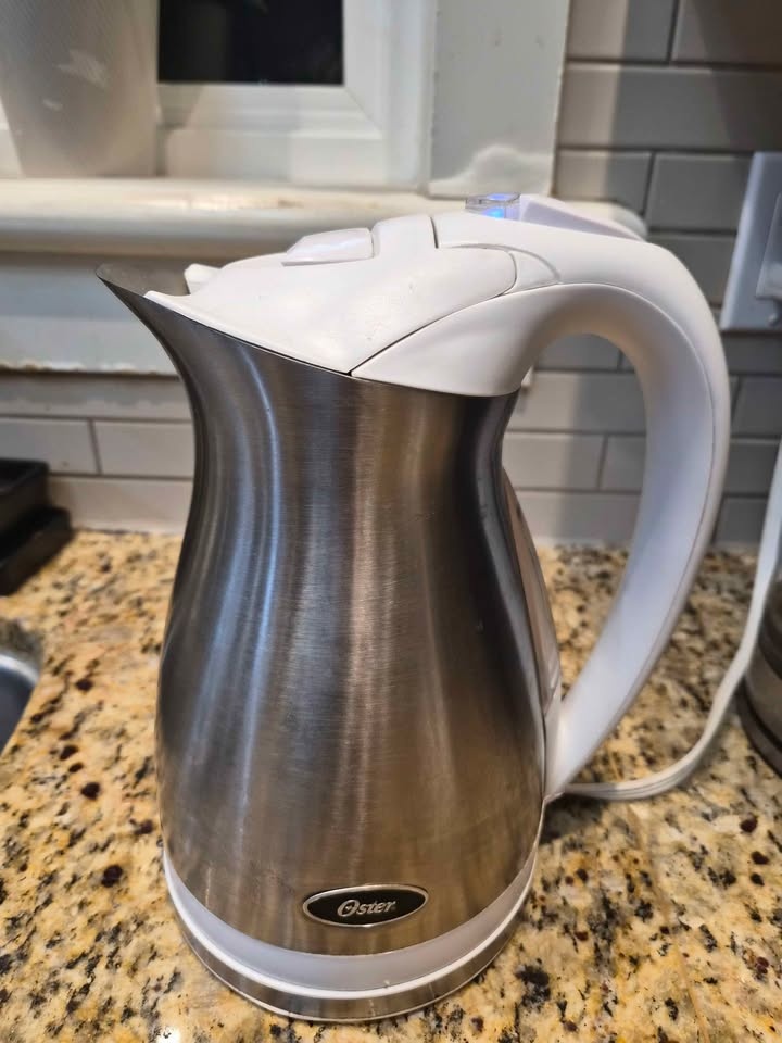 Oster stainless steel electric kettle - photo 2