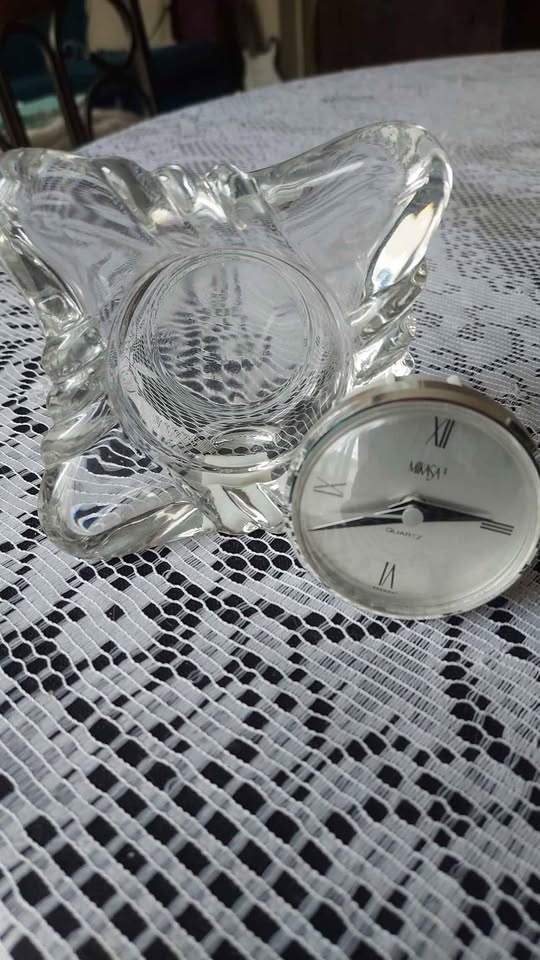 MIKASA Twist Square Quartz Crystal Desk Clock - photo 5