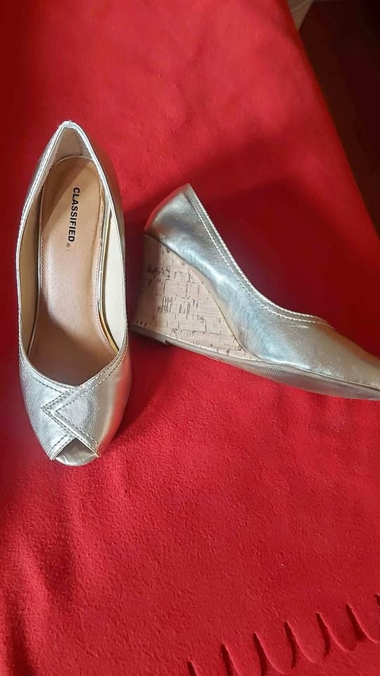 High heels wedged Gold color shoes