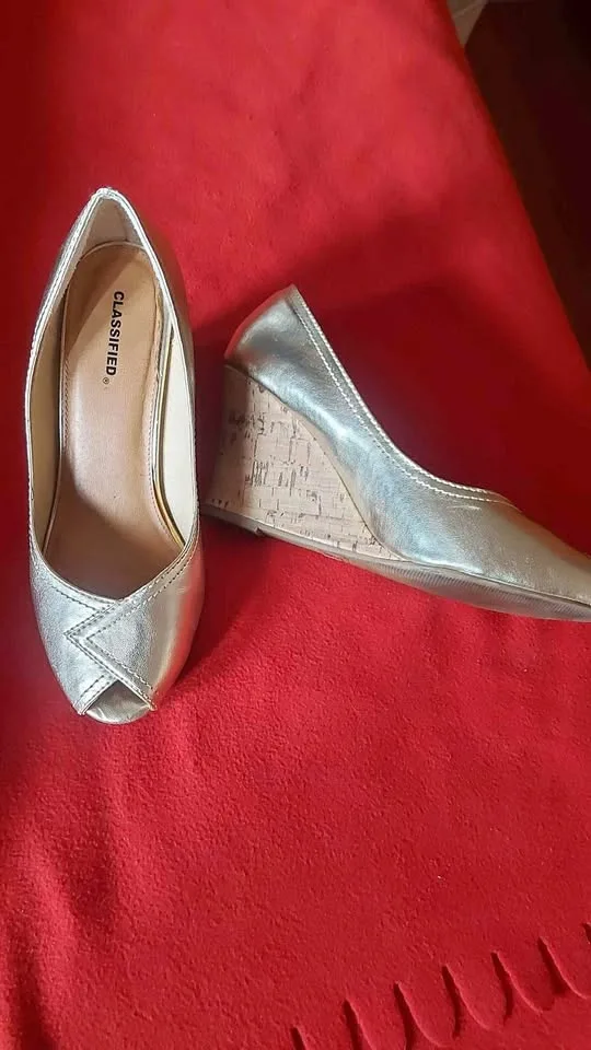 High heels wedged Gold color shoes