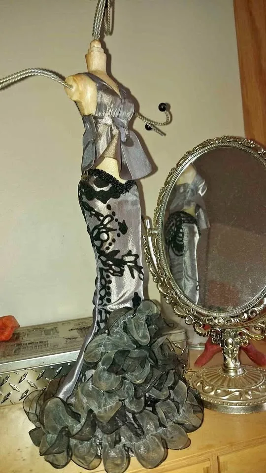 Stylish Mannequin Jewelry holder