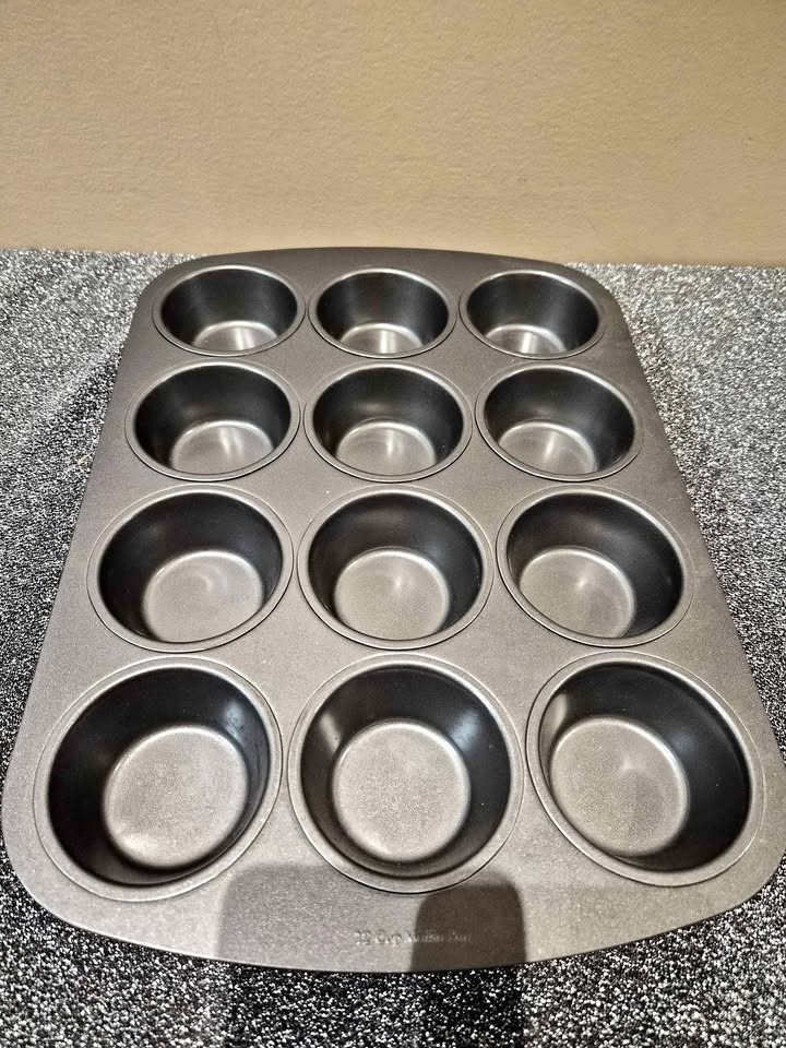 Muffin Pan, 12 Cavity Carbon Steel Muffin Tin