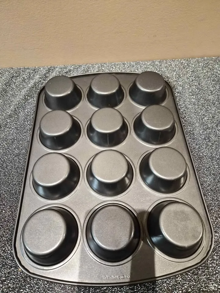 Muffin Pan, 12 Cavity Carbon Steel Muffin Tin image indicator(2)