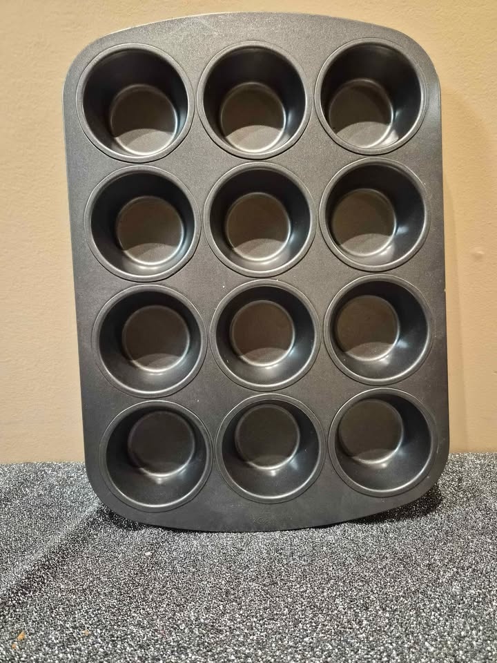Muffin Pan, 12 Cavity Carbon Steel Muffin Tin - photo 3