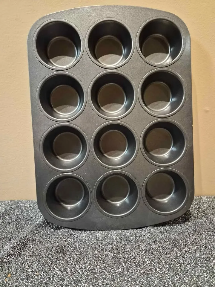 Muffin Pan, 12 Cavity Carbon Steel Muffin Tin image indicator(3)