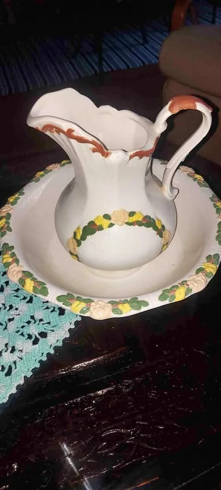 Beautiful Wash basin and pitcher Vintage