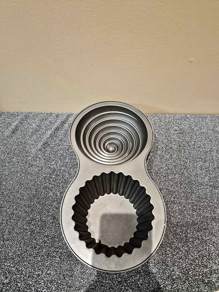 Cupcake Pan 3D Wilton Dimensions Giant