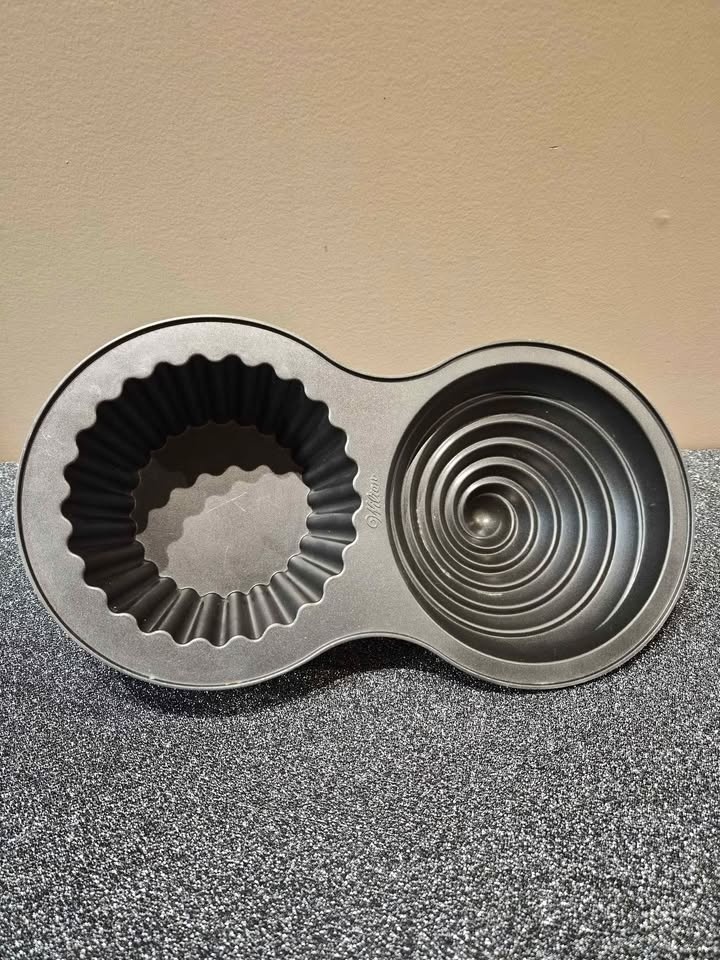 Cupcake Pan 3D Wilton Dimensions Giant - photo 2
