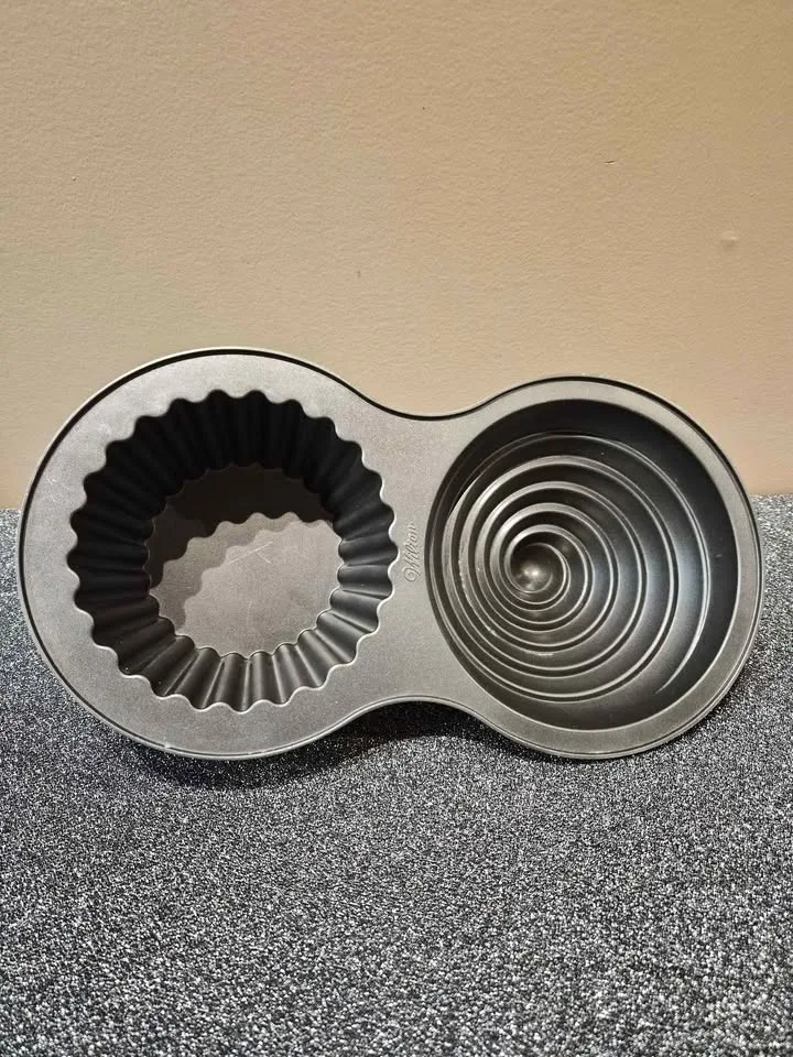 Cupcake Pan 3D Wilton Dimensions Giant image indicator(2)