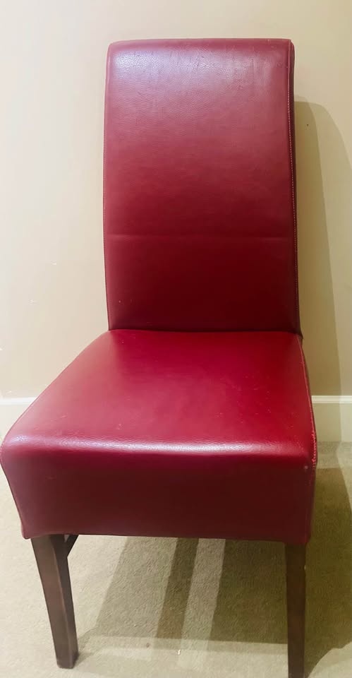 Red velvet leatherette chair - photo 2