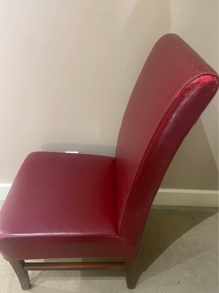 Red velvet leatherette chair - photo 5