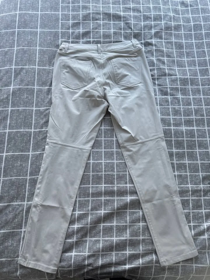 Lululemon ABC Slim-Fit Pant 30x32 – Off-White / Great Condition image indicator(2)