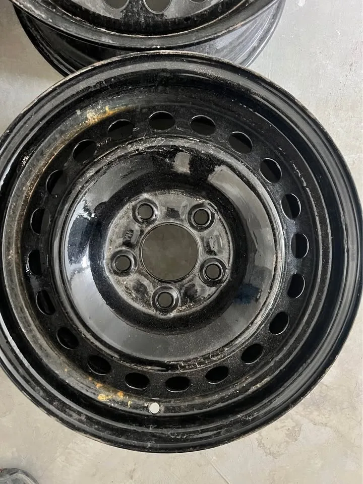 16 Inch Rims Available image indicator(4)