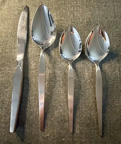 Oneida SATINIQUE 18 Knives and Spoons