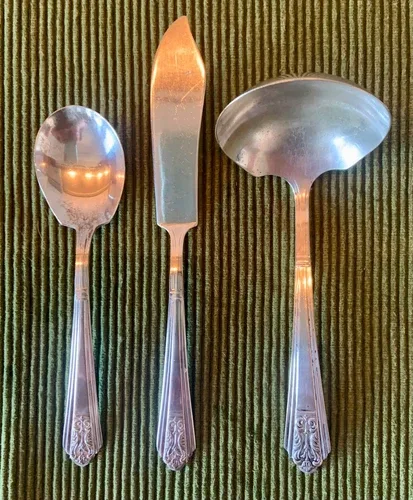 International Silver Royal Saxony Silverware Set- 5 piece settin image indicator(4)