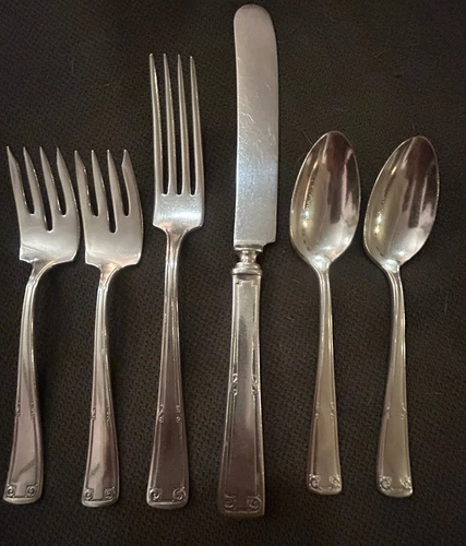 Yourex Silverplate, Victory Pattern, 47 Piece Set - photo 3