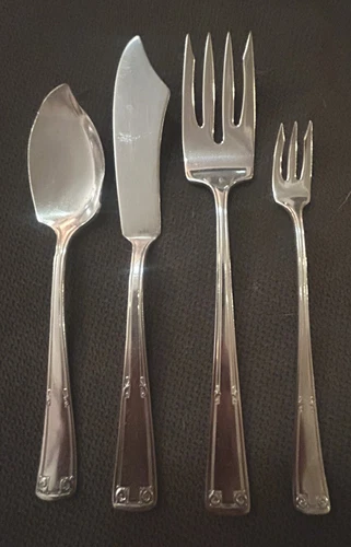 Yourex Silverplate, Victory Pattern, 47 Piece Set - photo 5