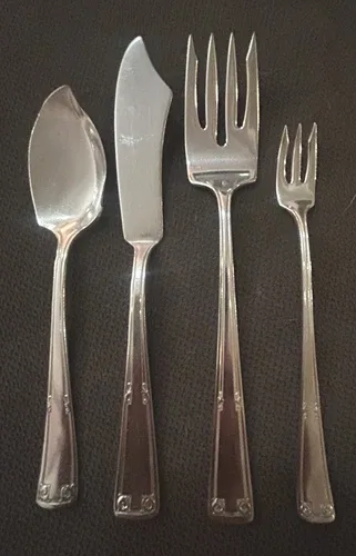 Yourex Silverplate, Victory Pattern, 47 Piece Set image indicator(5)