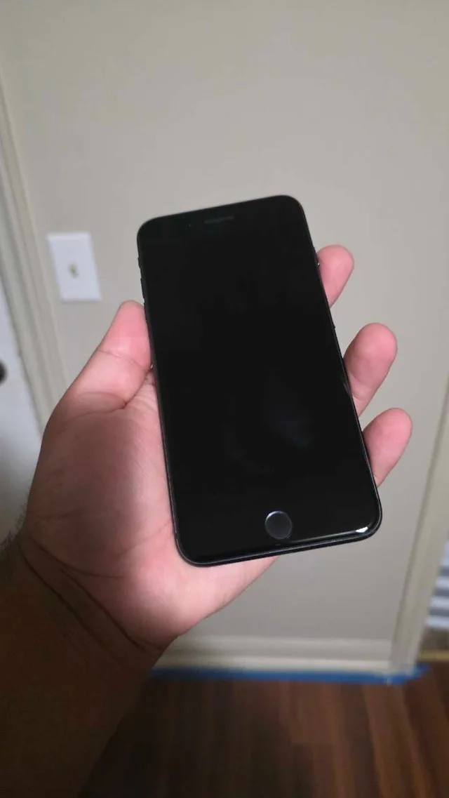 iPhone 8 Plus 64gb Unlocked image indicator(2)