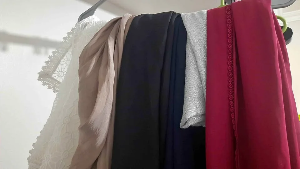 5 hijabs/body wrap/cover up/ orna, each 15 cad