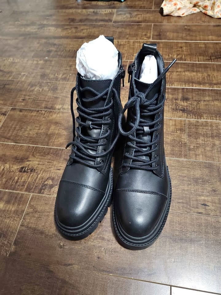 ALDO Women’s Combat Boots w/ Side Zipper – Great Condition