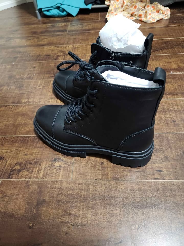 ALDO Women’s Combat Boots w/ Side Zipper – Great Condition - photo 2