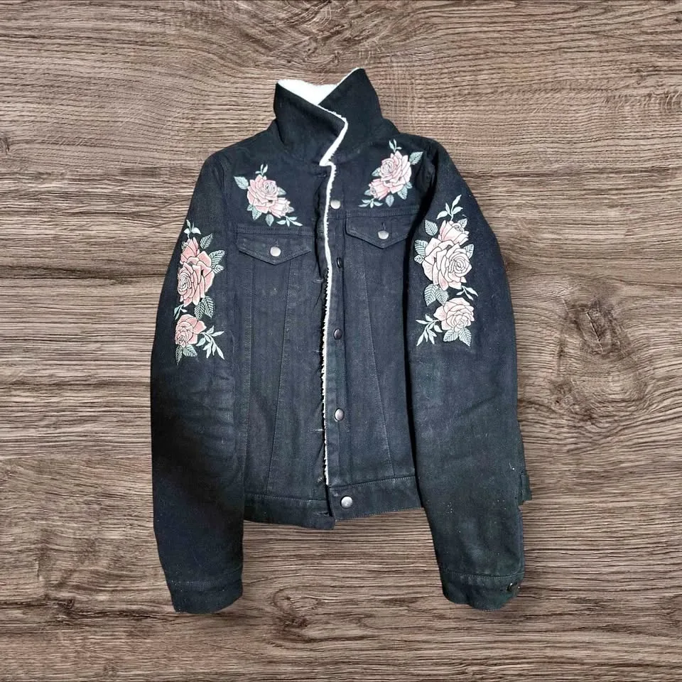Black Sherpa-Lined Jacket w/ Rose Embroidery – Great Condition