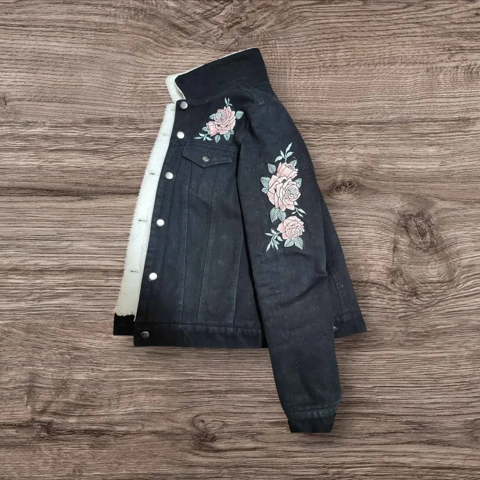 Black Sherpa-Lined Jacket w/ Rose Embroidery – Great Condition image indicator(3)