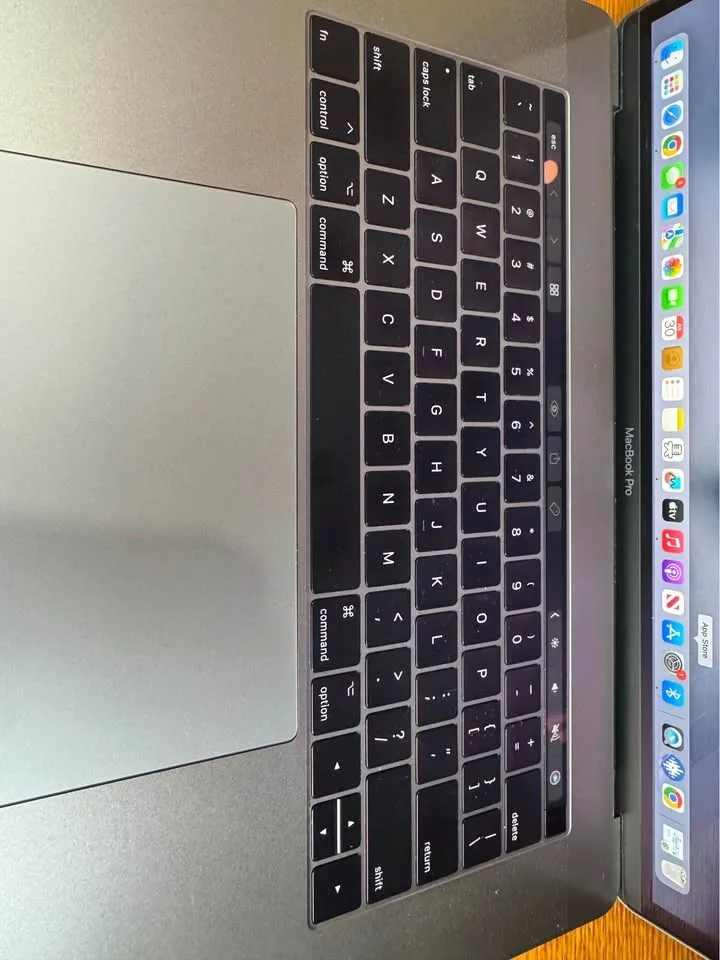 Mac book pro Touch Bar 2017 15” laptop image indicator(6)