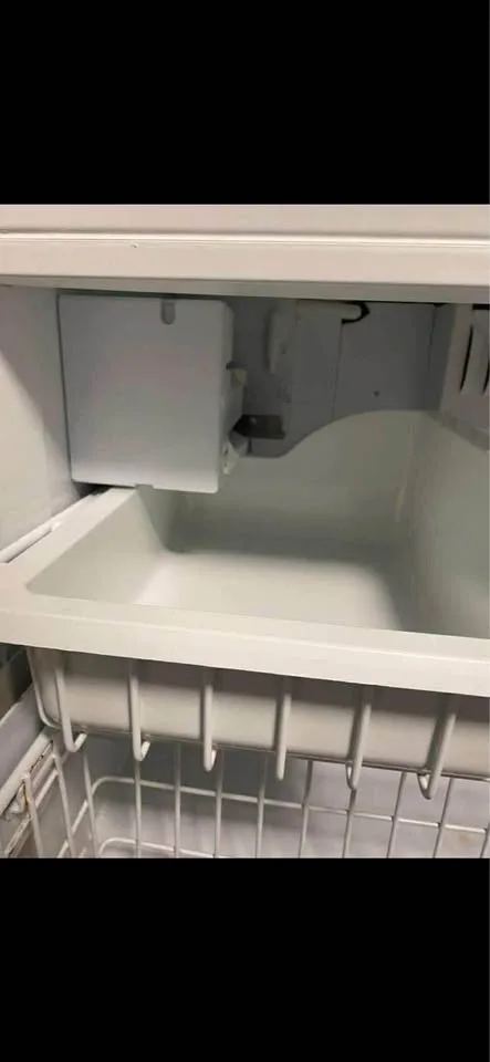 G&E Monogram 36” build in bottom freezer image indicator(9)