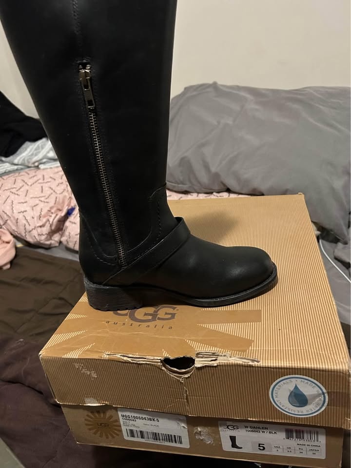 Uggs leather long boots - Brand new - photo 3