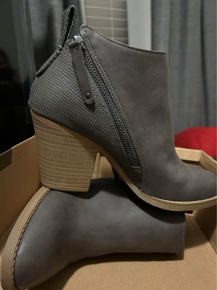 Brand new and stylish Boots size 7 - photo 2