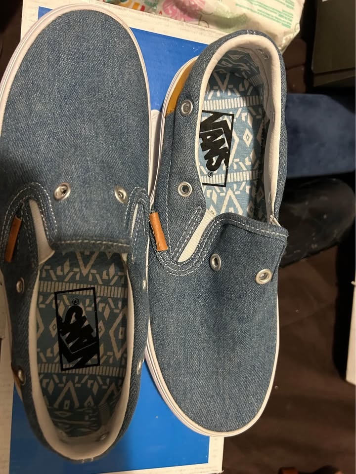 Brand new Vans shoe SIZE 7 - photo 2