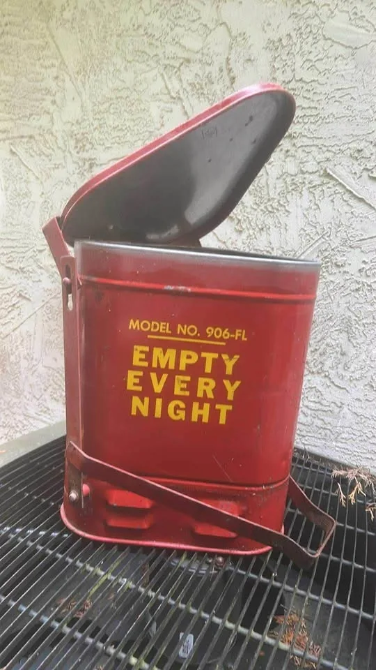 🔥 Vintage Red Safety Fire Can – Model No. 906-FL 🔥 image indicator(3)