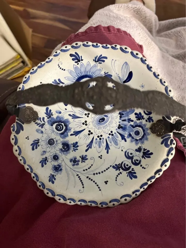 Vintage Delft Blue Hand-Painted Dish image indicator(2)