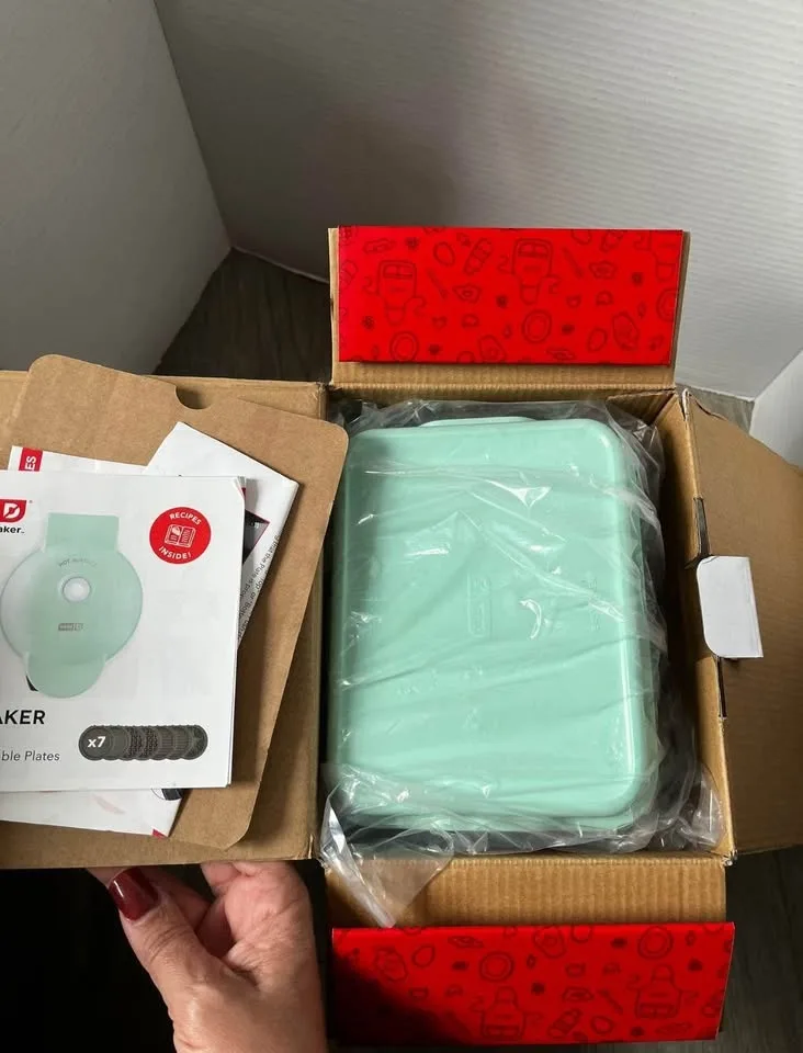 Dash Mini Waffle Maker a Waffle Iron with 7 Removable Plates image indicator(3)