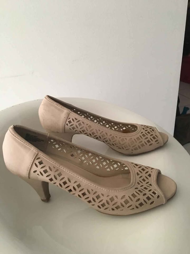 6 pairs of women's heels - photo 2