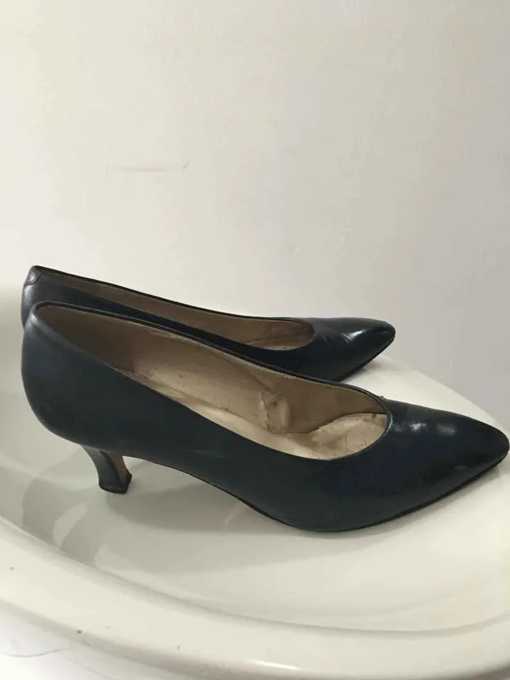 6 pairs of women's heels image indicator(4)