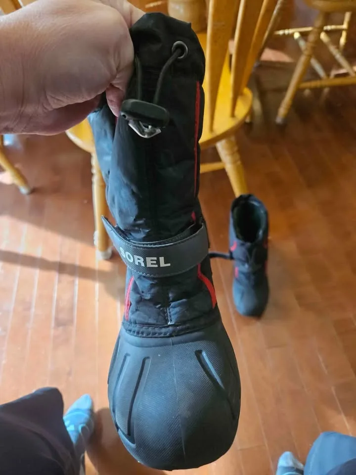 Boys Winter boots size 2 image indicator(2)