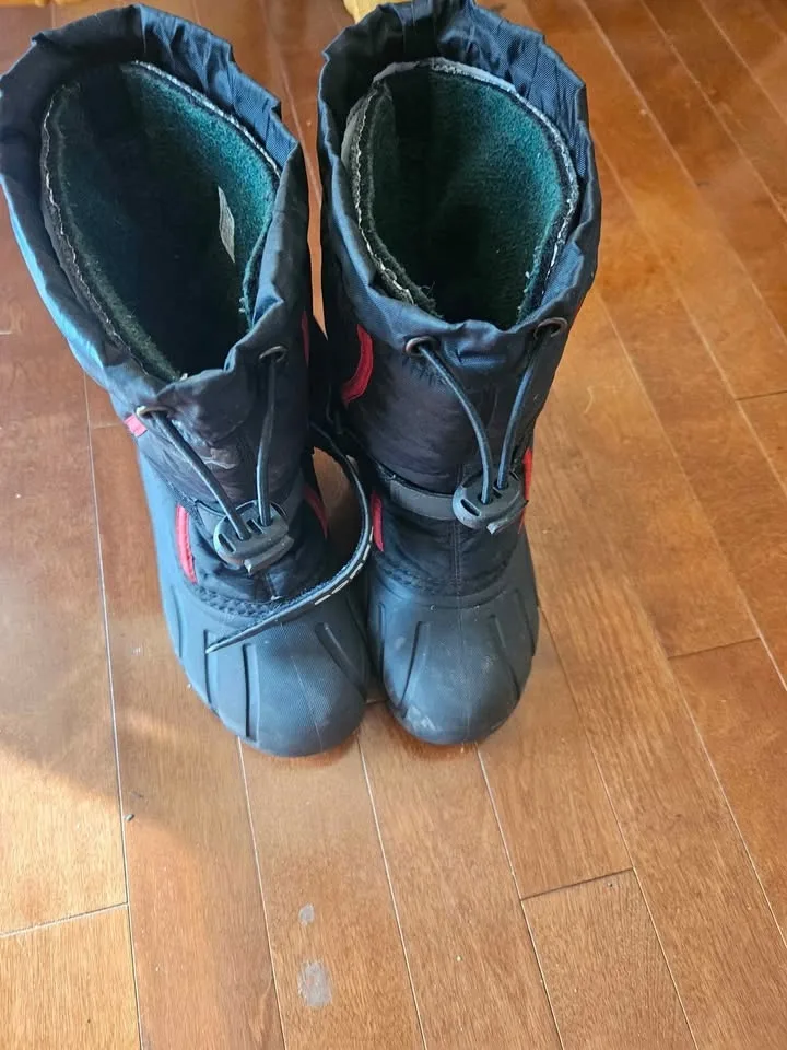 Boys Winter boots size 2 image indicator(3)