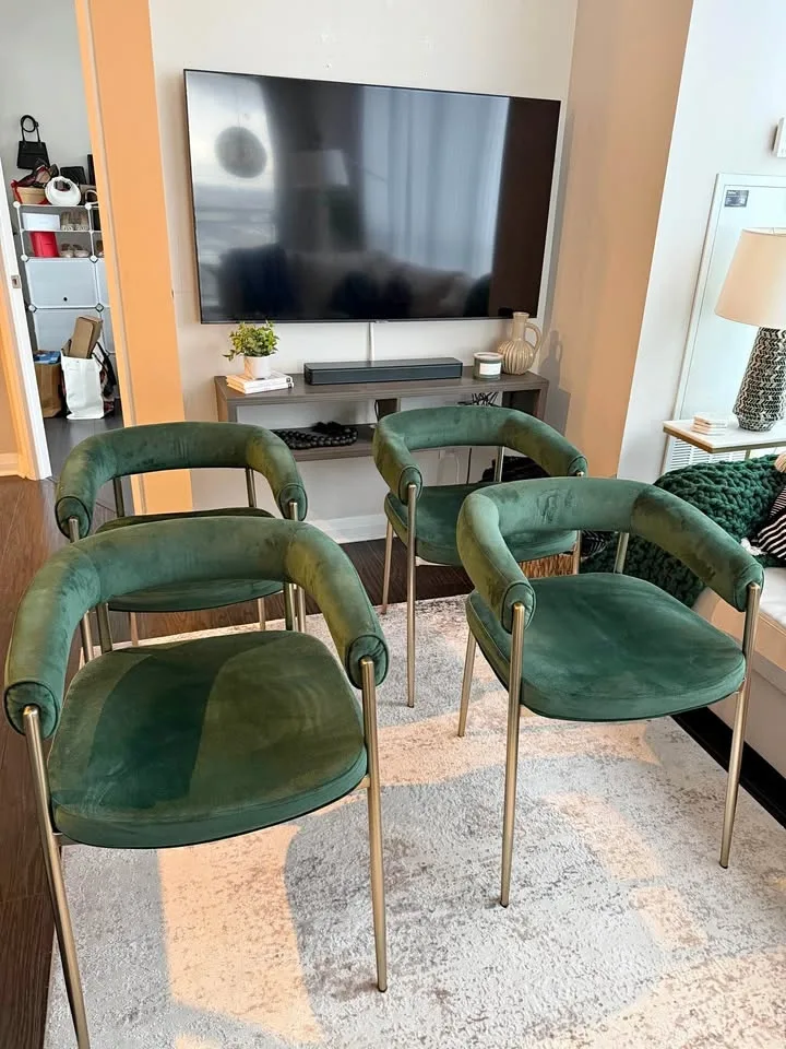 Structube Tauro 4 Green Velvet Dining Chairs EXCELLENT