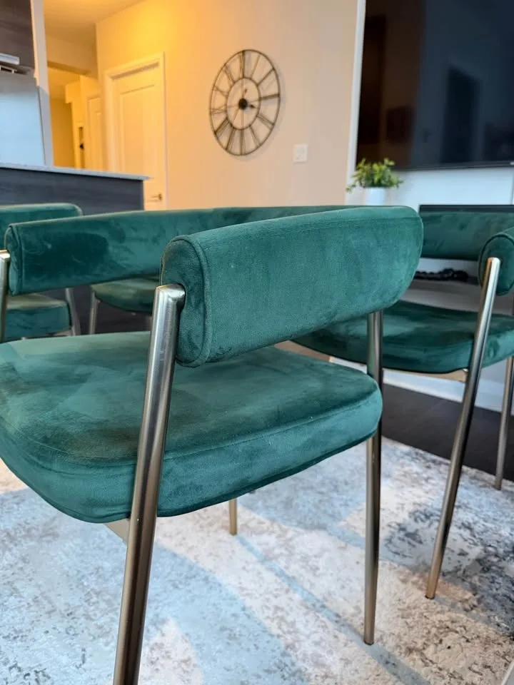 Structube Tauro 4 Green Velvet Dining Chairs EXCELLENT image indicator(3)