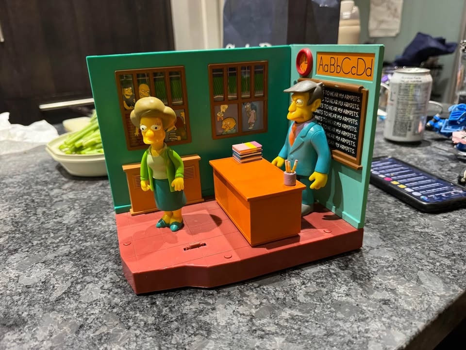 The Simpsons WoS Classroom Set – Skinner & Krabappel - photo 2